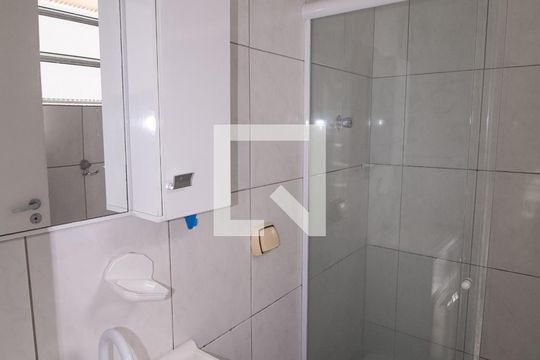 Banheiro de casa para alugar com 1 quarto, 65m² em Chácara Mafalda, São Paulo