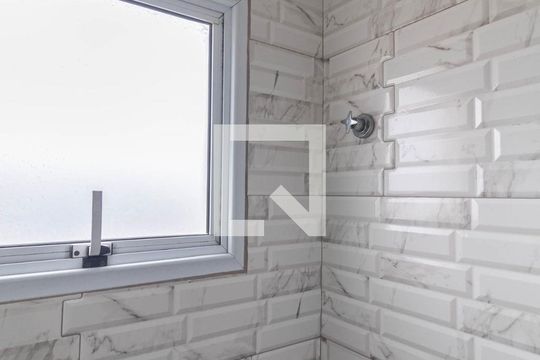 Banheiro de kitnet/studio à venda com 1 quarto, 24m² em Vila Ré, São Paulo