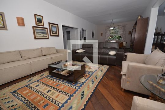 Casa à venda com 5 quartos, 550m² em Laranjeiras, Rio de Janeiro