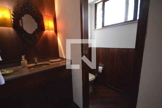 Lavabo de casa à venda com 5 quartos, 550m² em Laranjeiras, Rio de Janeiro