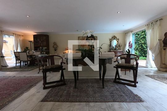 Sala de casa à venda com 3 quartos, 501m² em Jardim Guedala, São Paulo
