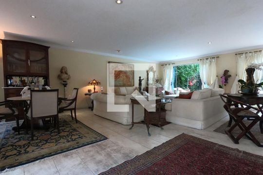 Sala de casa à venda com 3 quartos, 501m² em Jardim Guedala, São Paulo