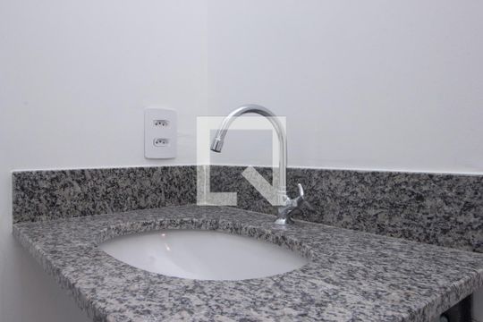 Banheiro de apartamento à venda com 2 quartos, 38m² em Quarta Parada, São Paulo