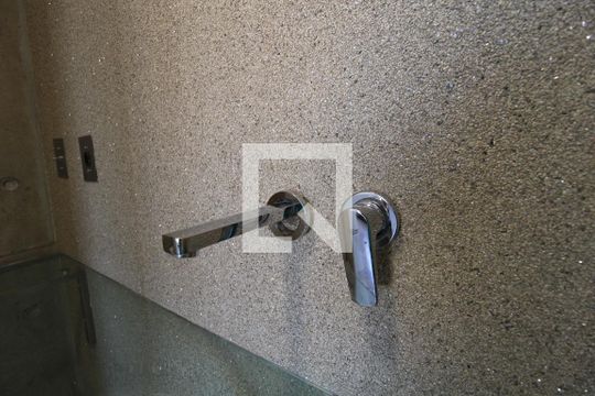 Banheiro de kitnet/studio para alugar com 1 quarto, 70m² em Centro, Campinas