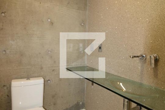 Banheiro de kitnet/studio para alugar com 1 quarto, 70m² em Centro, Campinas