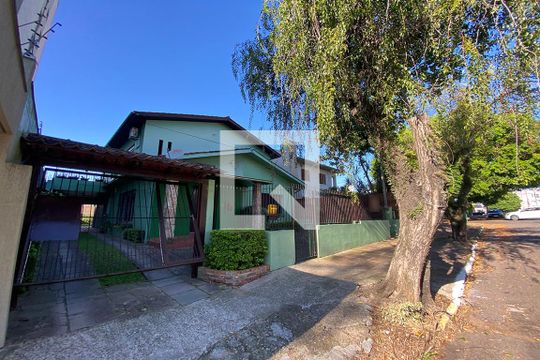 Fachada de casa à venda com 6 quartos, 300m² em Rio Branco, Novo Hamburgo