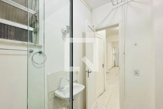 Banheiro social de apartamento para alugar com 1 quarto, 35m² em Copacabana, Rio de Janeiro