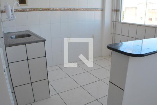 Cozinha de apartamento para alugar com 2 quartos, 75m² em Itapuã, Salvador