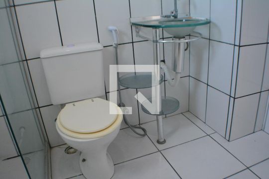 Banheiro Social de apartamento para alugar com 2 quartos, 75m² em Itapuã, Salvador