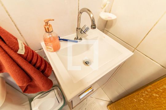 Banheiro de apartamento à venda com 2 quartos, 56m² em Vila Babilonia, São Paulo