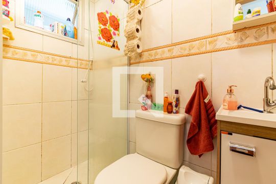 Banheiro de apartamento à venda com 2 quartos, 56m² em Vila Babilonia, São Paulo