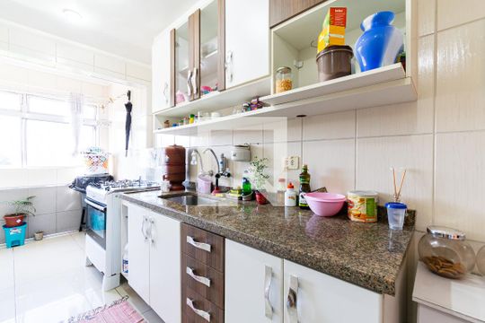 Cozinha de apartamento à venda com 2 quartos, 56m² em Vila Babilonia, São Paulo