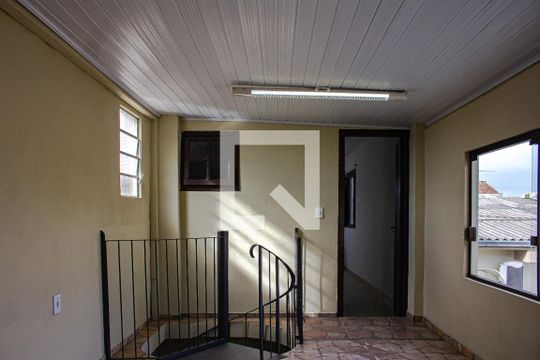 Sala de casa de condomínio para alugar com 1 quarto, 42m² em Harmonia, Canoas