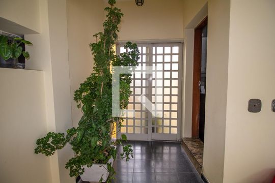 Entrada de casa à venda com 3 quartos, 299m² em São Lucas, São Paulo