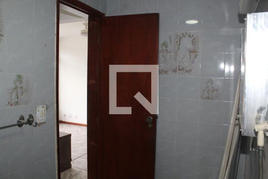 Banheiro de apartamento à venda com 2 quartos, 75m² em Olaria, Rio de Janeiro