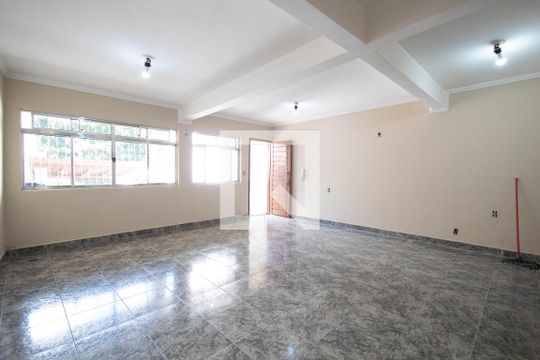 Casa à venda com 5 quartos, 250m² em Conceição, Osasco