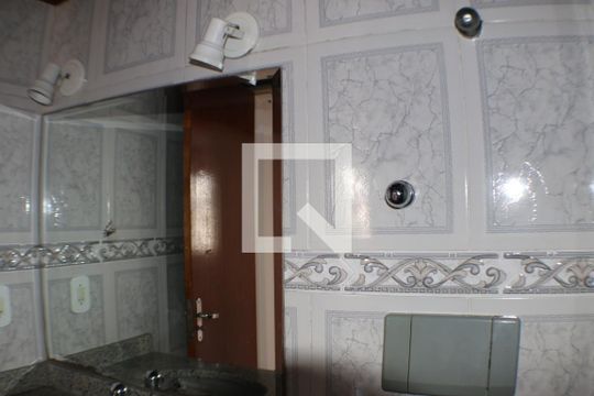 Banheiro de apartamento à venda com 2 quartos, 55m² em Taquara, Rio de Janeiro