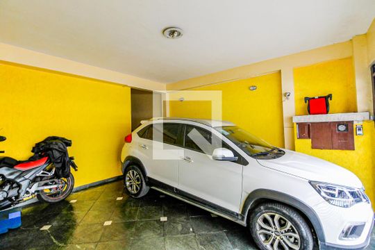 Garagem de casa à venda com 3 quartos, 198m² em Jardim Casablanca, São Paulo