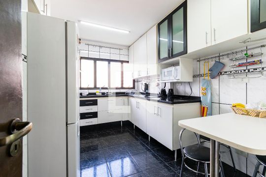 Cozinha de apartamento à venda com 3 quartos, 114m² em Vila Parque Jabaquara, São Paulo