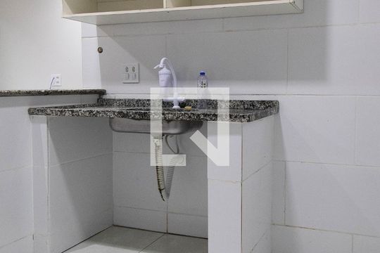 Cozinha de casa de condomínio para alugar com 2 quartos, 58m² em Recreio dos Bandeirantes, Rio de Janeiro
