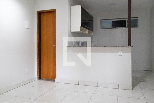 Sala de casa de condomínio para alugar com 2 quartos, 58m² em Recreio dos Bandeirantes, Rio de Janeiro