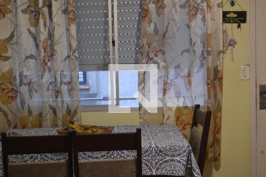Sala de apartamento à venda com 2 quartos, 53m² em Centro Histórico, Porto Alegre