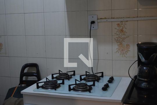 Cozinha de apartamento à venda com 2 quartos, 53m² em Centro Histórico, Porto Alegre