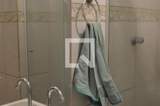 Banheiro de apartamento à venda com 2 quartos, 53m² em Centro Histórico, Porto Alegre