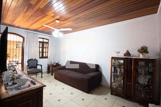 Casa à venda com 2 quartos, 128m² em Km 18, Osasco