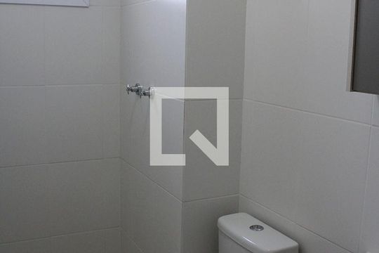 Banheiro de apartamento para alugar com 2 quartos, 45m² em Piraporinha, Diadema