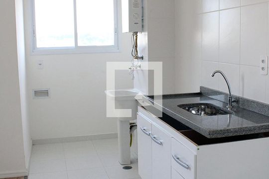 Cozinha de apartamento para alugar com 2 quartos, 45m² em Piraporinha, Diadema