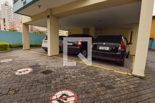 Garagem de apartamento para alugar com 2 quartos, 73m² em Jardim Las Palmas, Guarujá