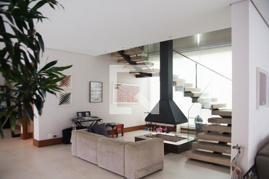 Sala de casa à venda com 5 quartos, 687m² em Pacaembu, São Paulo