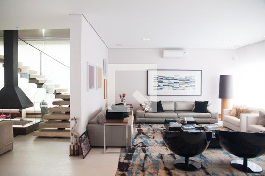 Sala de casa à venda com 5 quartos, 687m² em Pacaembu, São Paulo