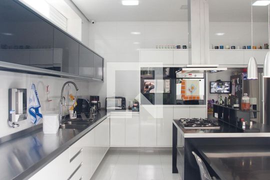 Cozinha de casa à venda com 5 quartos, 687m² em Pacaembu, São Paulo