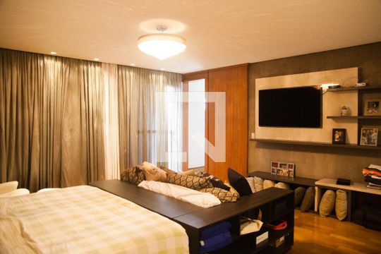 Quarto 1 - Suíte de casa à venda com 5 quartos, 687m² em Pacaembu, São Paulo