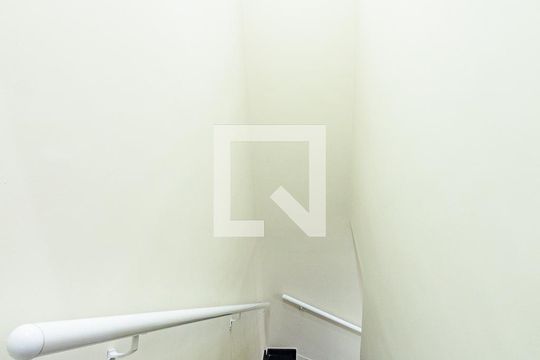 Escadas de casa à venda com 5 quartos, 187m² em Vila Guarani (z Sul), São Paulo
