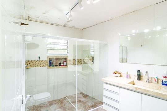 Banheiro da Suíte de casa à venda com 5 quartos, 187m² em Vila Guarani (z Sul), São Paulo