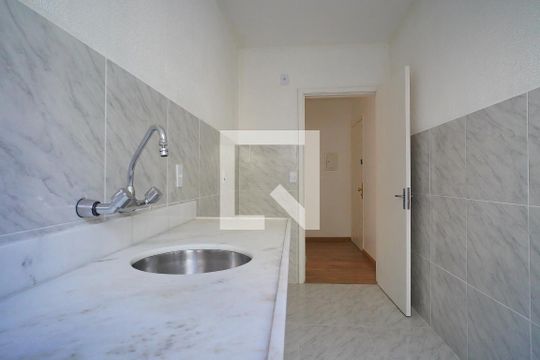 Cozinha de apartamento à venda com 3 quartos, 77m² em Passo D’areia, Porto Alegre