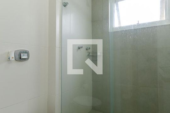 Banheiro de apartamento à venda com 2 quartos, 60m² em Glória, Porto Alegre