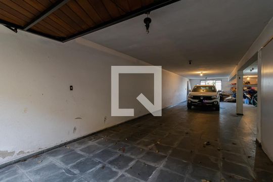 Garagem de casa à venda com 3 quartos, 300m² em Parque Fongaro, São Paulo