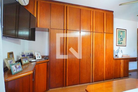 Suite de casa à venda com 3 quartos, 390m² em Boa Vista, Porto Alegre