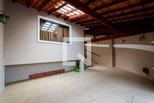 Garagem de casa para alugar com 3 quartos, 200m² em Jardim Monte Libano, Santo André
