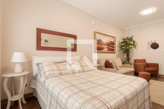 Quarto 2 de apartamento à venda com 3 quartos, 202m² em Vila Ipiranga, Porto Alegre