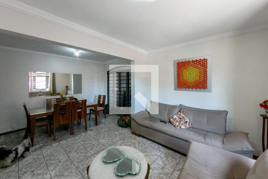 Casa à venda com 3 quartos, 240m² em Inconfidentes, Contagem