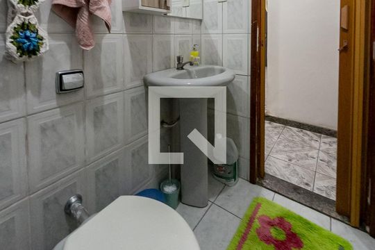 Banheiro Social de casa à venda com 3 quartos, 240m² em Inconfidentes, Contagem