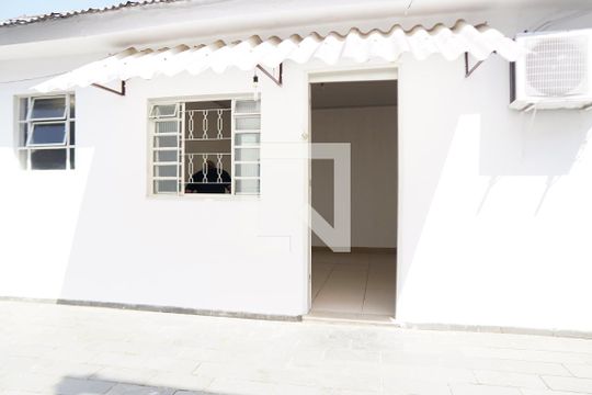 Área Externa de casa para alugar com 2 quartos, 55m² em Vila Palmeiras, São Paulo