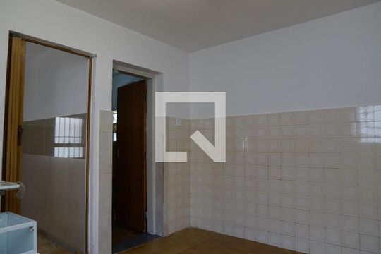 Cozinha de casa para alugar com 2 quartos, 55m² em Vila Palmeiras, São Paulo