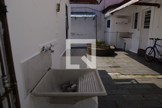 Área Externa de casa para alugar com 2 quartos, 55m² em Vila Palmeiras, São Paulo