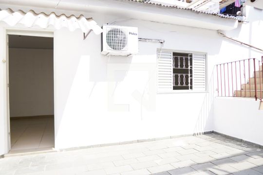 Área Externa de casa para alugar com 2 quartos, 55m² em Vila Palmeiras, São Paulo